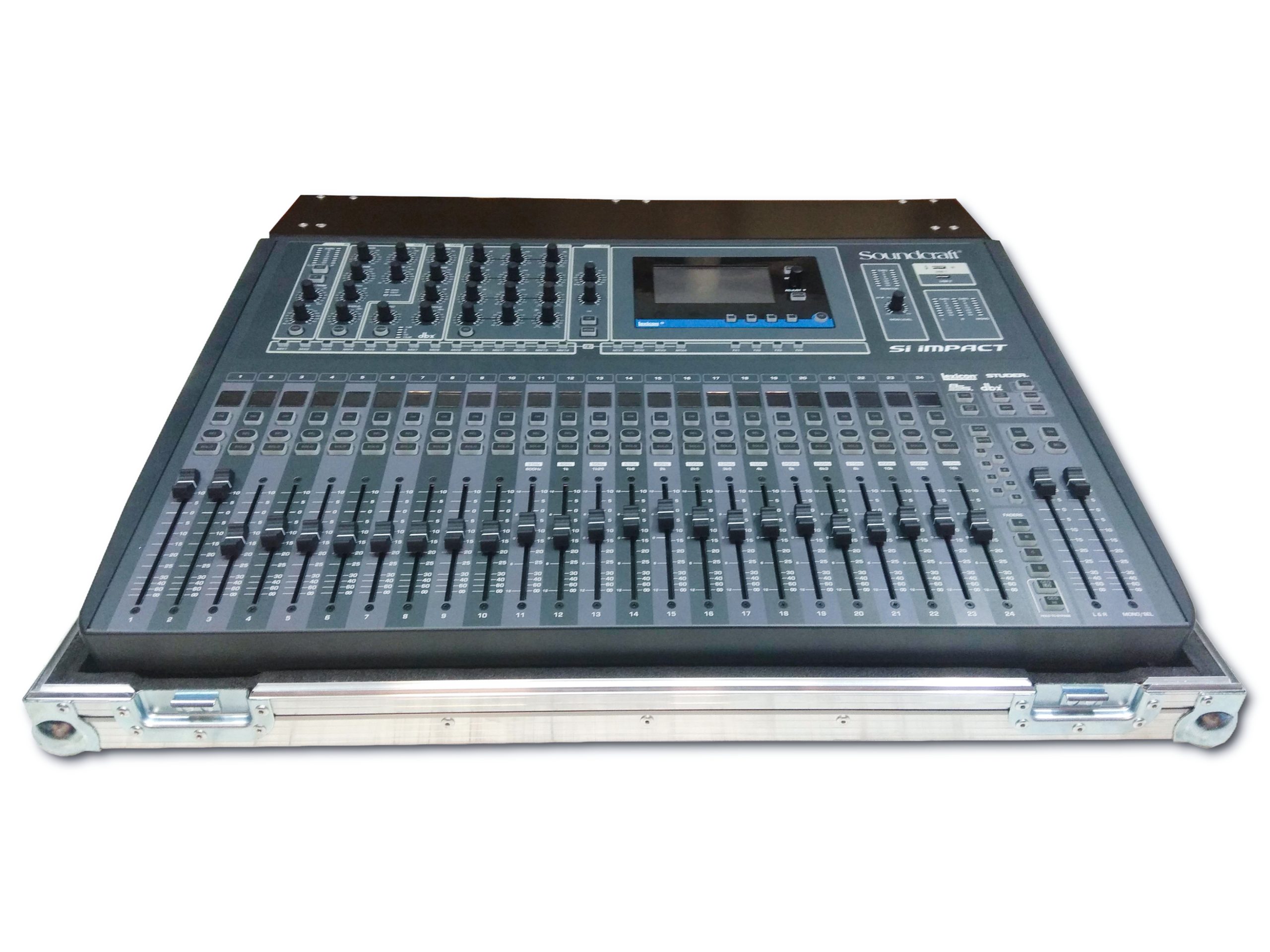 Mikser cyfrowy Soundcraft Si Impact w dedykowanej skrzyni transportowej - widok z frontu